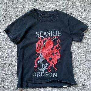 VINTAGE BLACK AND RED OREGAN COAST/SEASIDE CROP TOP (size xs)